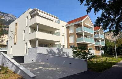 Appartement T4 au 1er étage de 83,20 m² avec terrasse — photo du bien