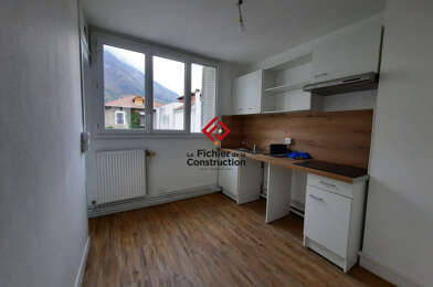 Appartement 4 pièces 916 €