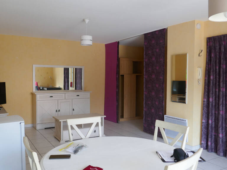 FAVERGES. APPARTEMENT T1BIS AVEC GARAGE ET PARKING PRIVATIF — photo 1