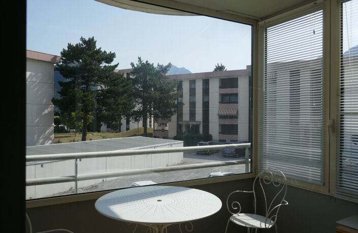FAVERGES. APPARTEMENT T1BIS AVEC GARAGE ET PARKING PRIVATIF — photo 4