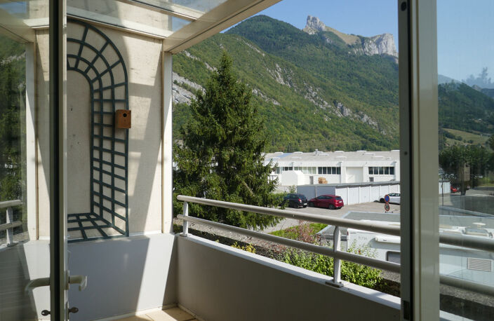 FAVERGES. APPARTEMENT T1BIS AVEC GARAGE ET PARKING PRIVATIF — photo 5