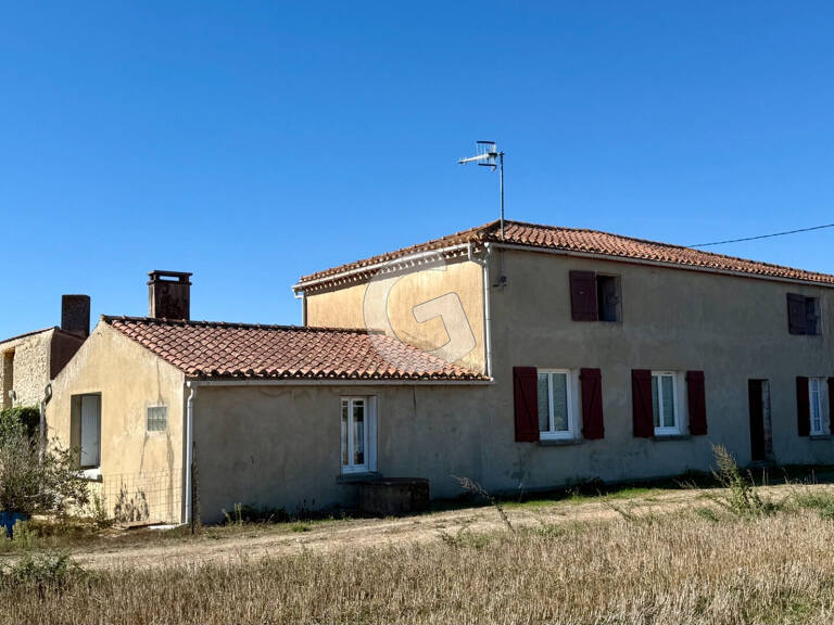 Maison de caractère 111 m2 à rénover avec dépendances - proche bourg Longeville Sur Mer — photo 1