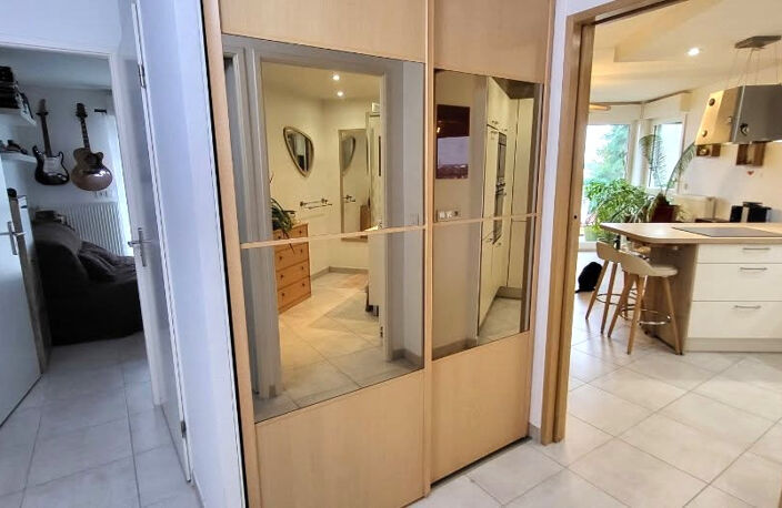 Appartement à vendre - Harfleur - 59 m² - 2 chambres - Terrasse exposée sud/ouest et 3 stationnements — photo 4