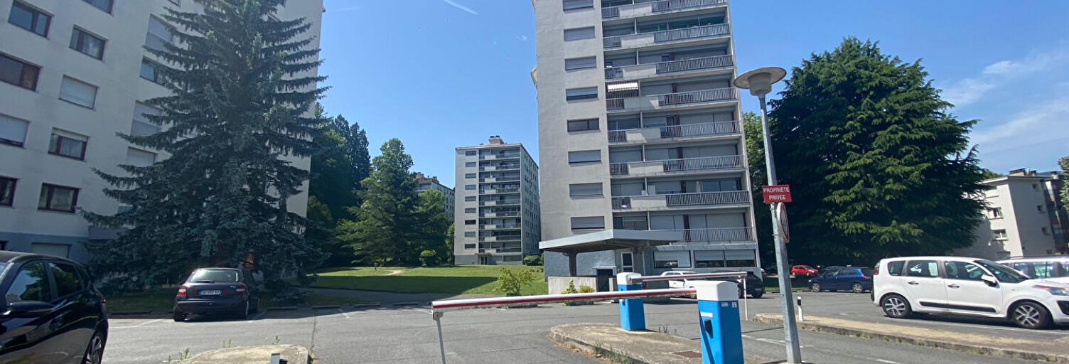 Garage  15 m² à louer à Jacob-Bellecombette (73000)