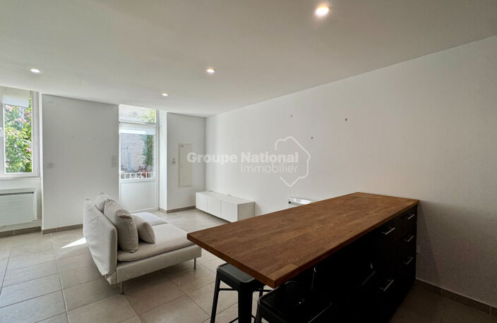 À deux pas des Jardins de la Fontaine - P2 en dernier étage avec garage — photo 3