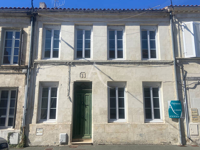 Maison de ville à étage avec jardin et dépendances — photo 1