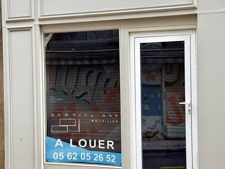 Local commercial — photo 1
