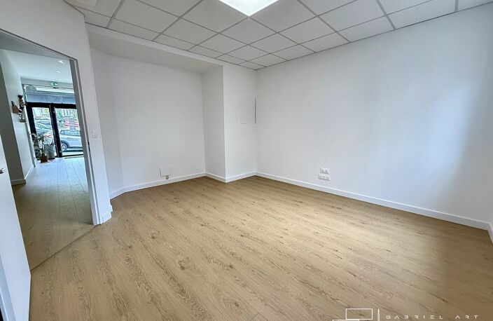 Local commercial — photo 2