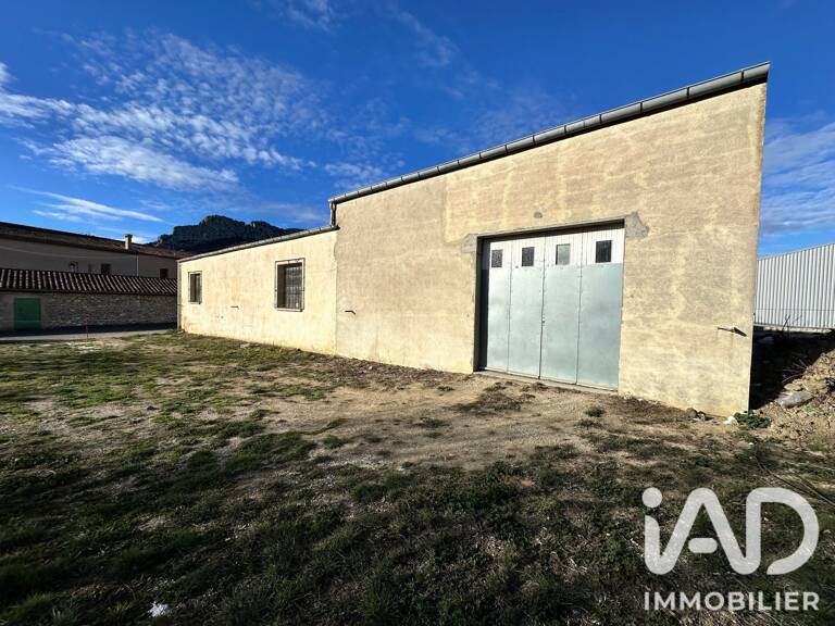 Vente Garage 200 m&sup2; — photo 1