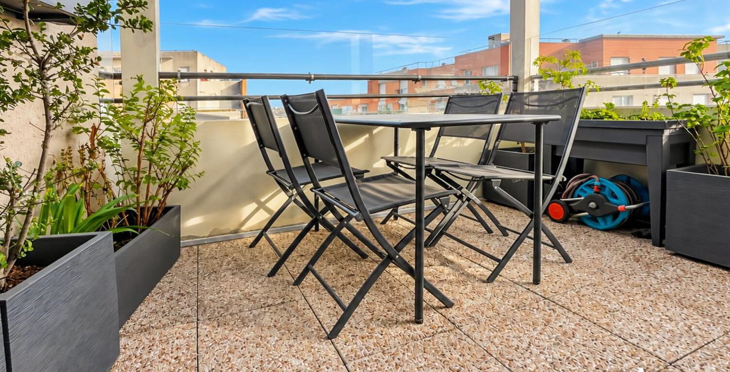 Duplex 99m² rénové, terrasse - climatisé - 2 boxes — photo 1