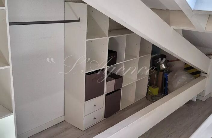 RUE DE FRANCE - STUDIO AVEC MEZZANINE — photo 4