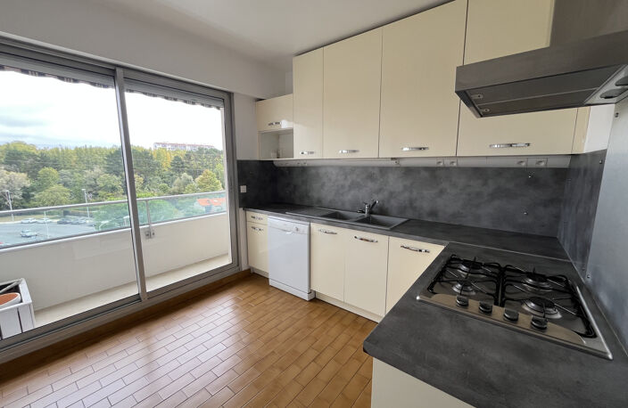 Rare 4ème étage -- Grand T3 traversant, vue parc, terrasse & — photo 2