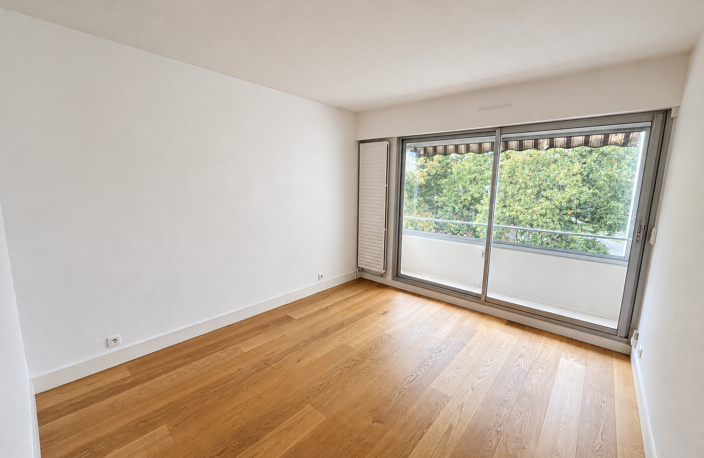 Rare 4ème étage -- Grand T3 traversant, vue parc, terrasse & — photo 4