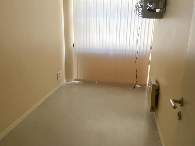 VENTE BUREAU 215M2 LIBRE NIORT QUARTIER MARCEL PAUL — photo 1