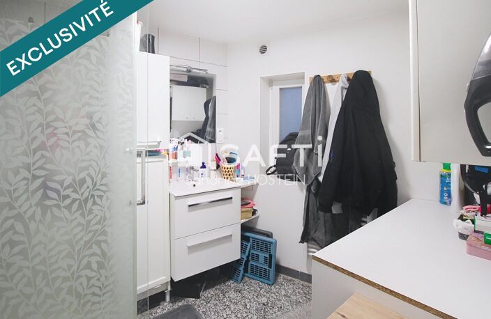 Immeuble composé de 5 bureaux et de 3 appartements — photo 5