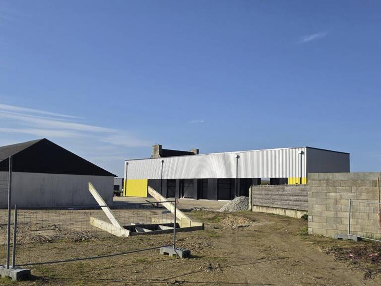 LOCAL COMMERCIAL INDEPENDANT DE 336 M2 EN ZONE COMMERCIALE DYNAMIQUE — photo 1