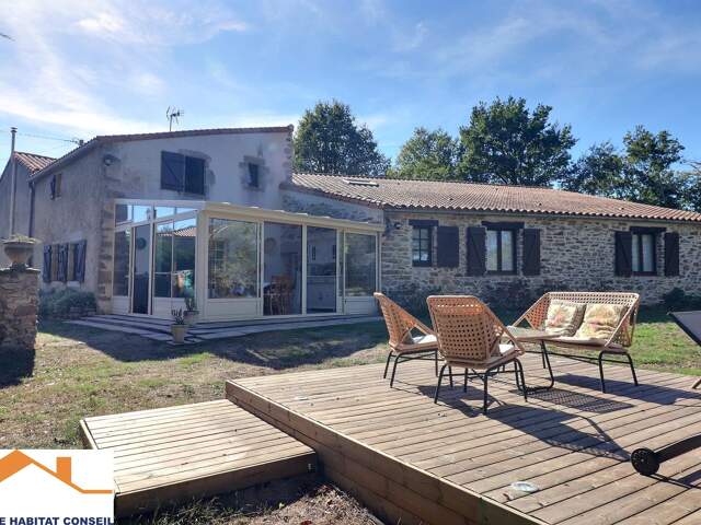 Maison 7 pièces 209 m² à Saint-Étienne-du-Bois — photo du bien