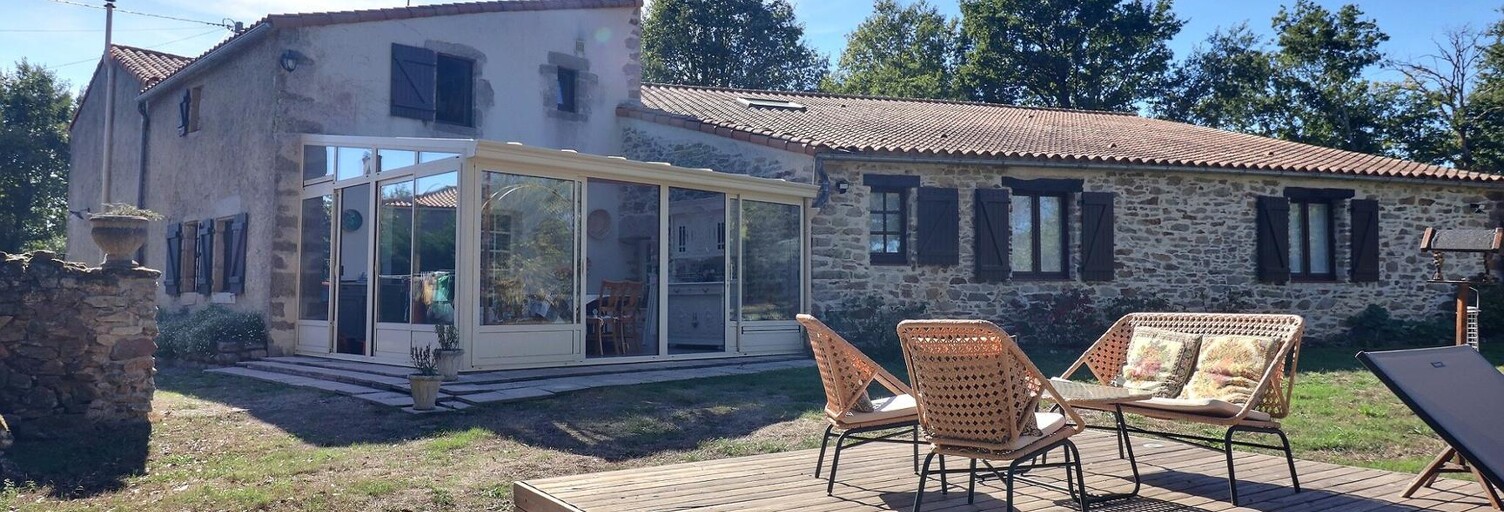 Maison 7 Pièces 209 m² à vendre à Saint-Étienne-du-Bois (85670)