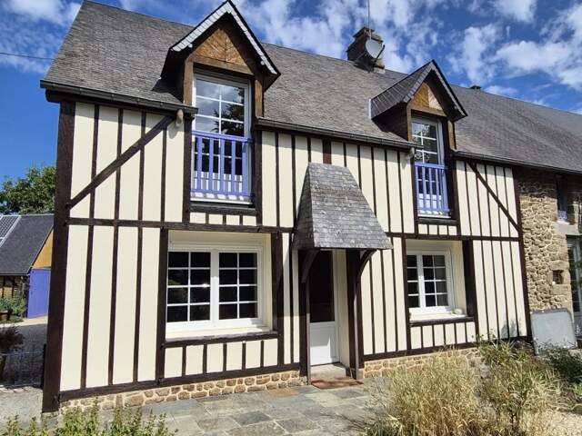Maison indépendante en pierre habitable 4 chambres + garage + 2 dépendances sur un terrain de 1737m2 proche de Le Teilleul — photo du bien
