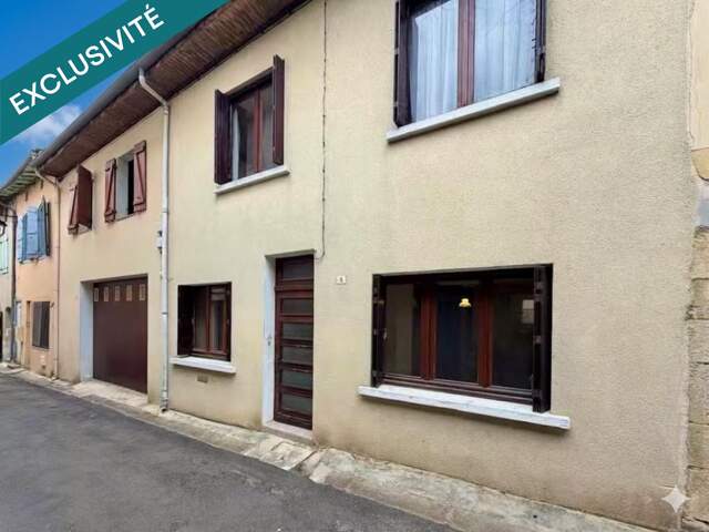 MAISON DE VILLE AVEC GRAND GARAGE ET TERRASE INTERIEURE — photo du bien