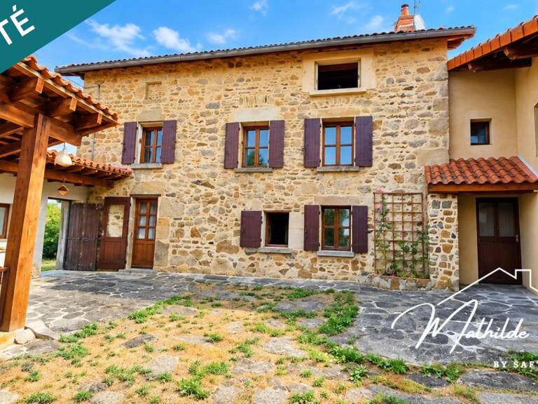 Jolie maison en pierre, dépendances et potentiel ! — photo 1