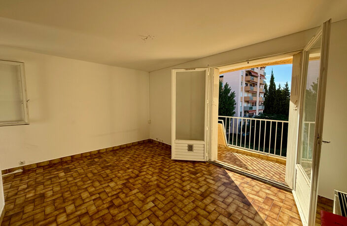 APPARTEMENT A NIMES — photo 4
