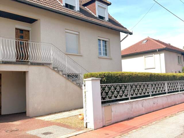 Chalon proche centre ville - quartier calme - maison avec jardin agréable - toutes commodités - bus  - écoles - commerces — photo du bien
