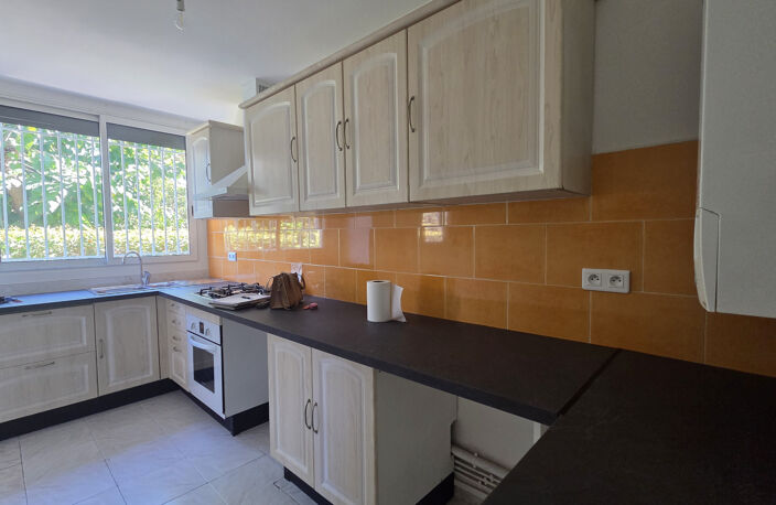 A VENDRE - BEZIERS - QUARTIER INJALBERT - APPARTEMENT RDC T4 — photo 2
