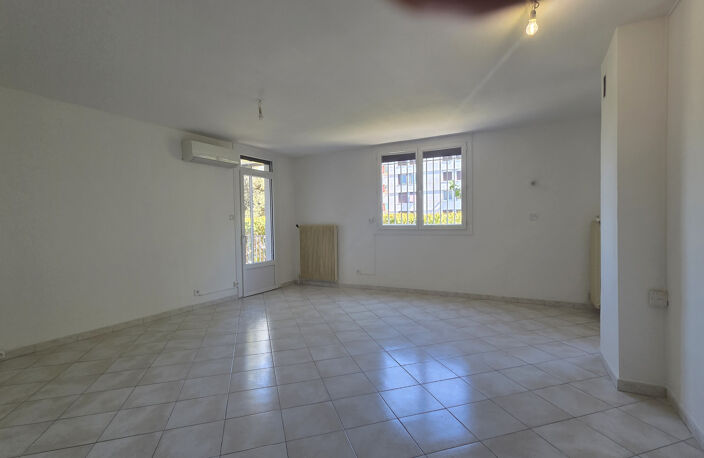 A VENDRE - BEZIERS - QUARTIER INJALBERT - APPARTEMENT RDC T4 — photo 4