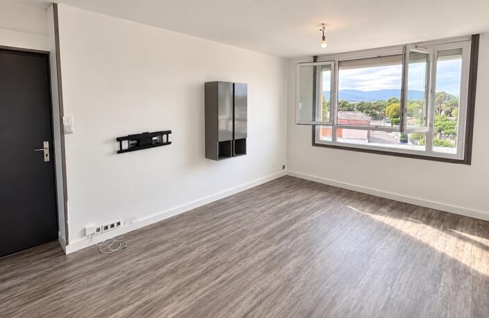 FREJUS  Appartement T3 de 55m2 avec loggia — photo 4