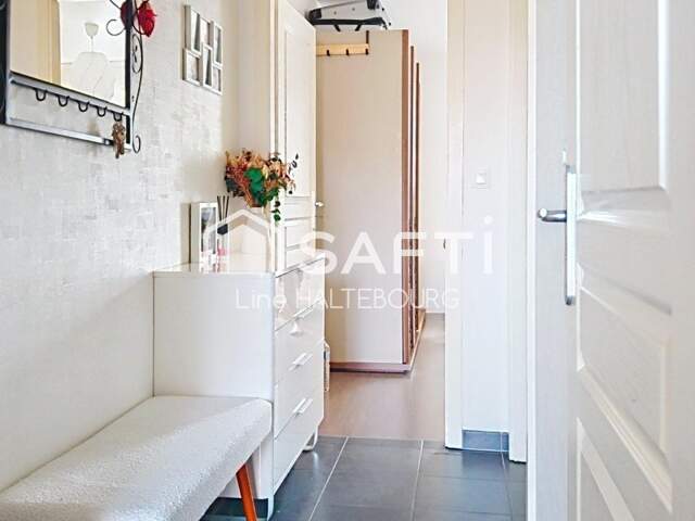 Grand F2 de 56 m² en dernier étage avec terrasse , garage et parking — photo du bien