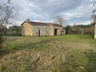 Magnifique terrain constructible avec corps de ferme, très bonne accessibilité, au calme, bordé de forêts. — photo 3