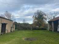 Magnifique terrain constructible avec corps de ferme, très bonne accessibilité, au calme, bordé de forêts. — photo 4