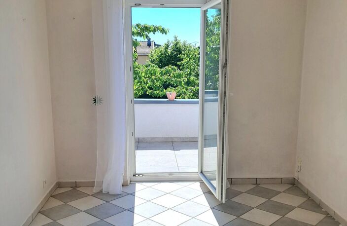 Maison individuelle sur un beau terrain clos dans un quartier calme. — photo 5