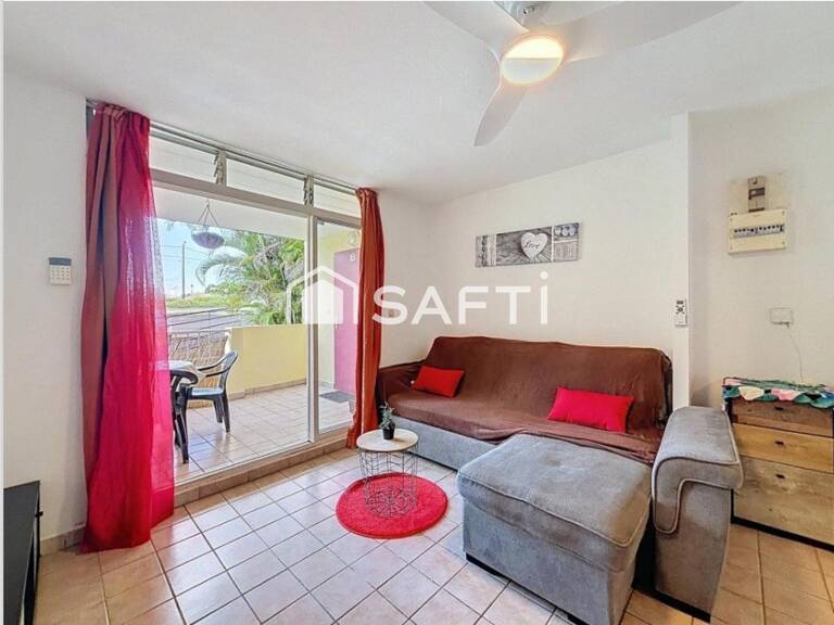Sainte-Rose - appartement T3 meublé — photo 1