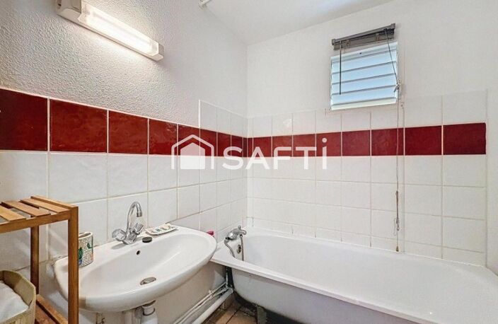 Sainte-Rose - appartement T3 meublé — photo 3