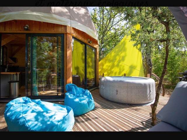 Lodge en bois en pleine nature — photo du bien