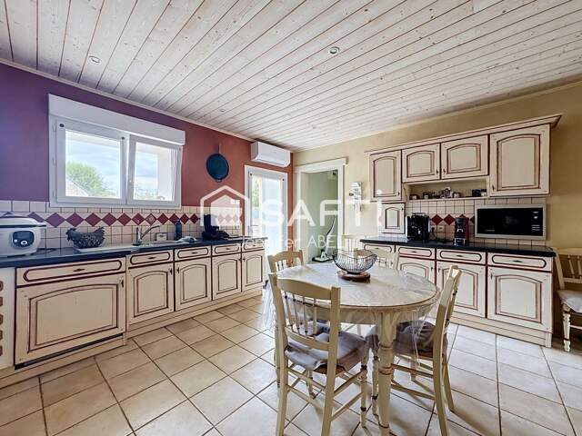 Maison avec nombreuses dépendances et fort potentiel — photo du bien