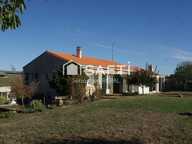 MAISON SUR SS SOL 3 CHAMBRES, GARAGE ET TERRAIN. — photo 2