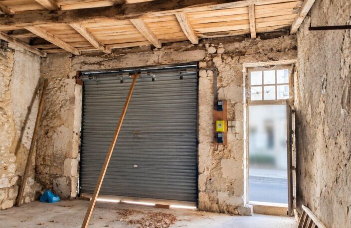 Grand garage / local à Montbron — photo 2