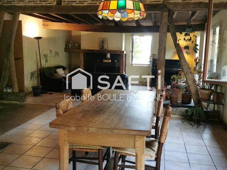 Single-storey house with garden: 2 bedrooms and large living room, bright equipped kitchen. — photo 1