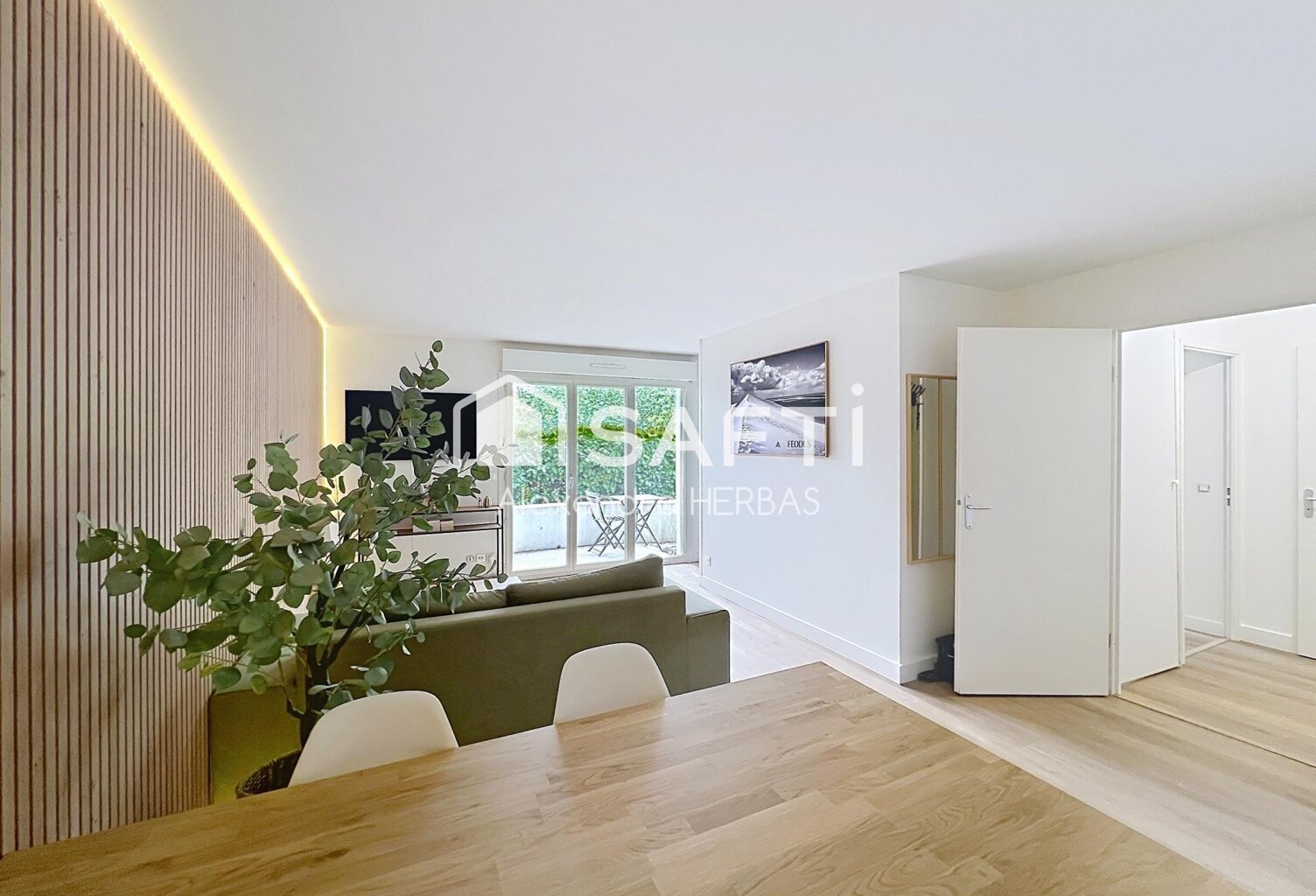 GRADIGNAN  T2 de 48 m² entièrement rénové  Résidence avec piscine et parking — photo 1