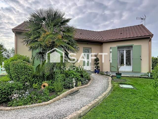 Village à 8 kms de Vitry le François, Pavillon de plain pied sur sous-sol avec terrasse et piscine — photo du bien