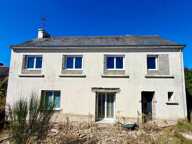 Maison à rénover avec dépendance, garage et terrain de 1 100 m². — photo 2