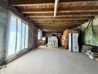 Maison à rénover avec dépendance, garage et terrain de 1 100 m². — photo 3