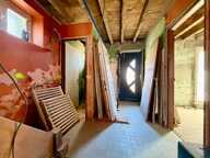Maison à rénover avec dépendance, garage et terrain de 1 100 m². — photo 4