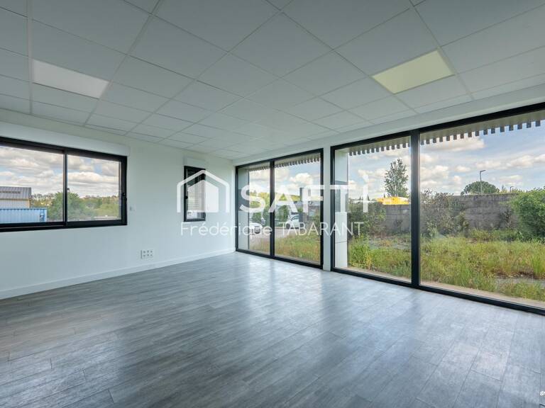 BUREAUX / SHOWROOM  85 m²  ESPACE MODERNE ET LUMINEUX — photo 1