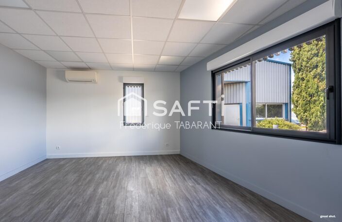 BUREAUX / SHOWROOM  85 m²  ESPACE MODERNE ET LUMINEUX — photo 2