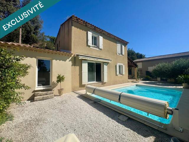 Maison familiale avec piscine et hangar — photo du bien