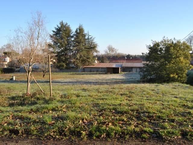 Terrain a bâtir - 1250 m² — photo du bien